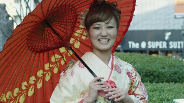 穿着和服的日本女孩视频素材