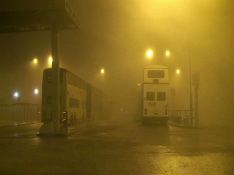 2009年9月14日晚，香港台风“巨泼”在车站内肆虐。音频。视频素材