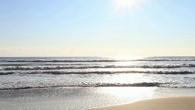 日本千叶久宿岛清晨的海滩全景视频素材