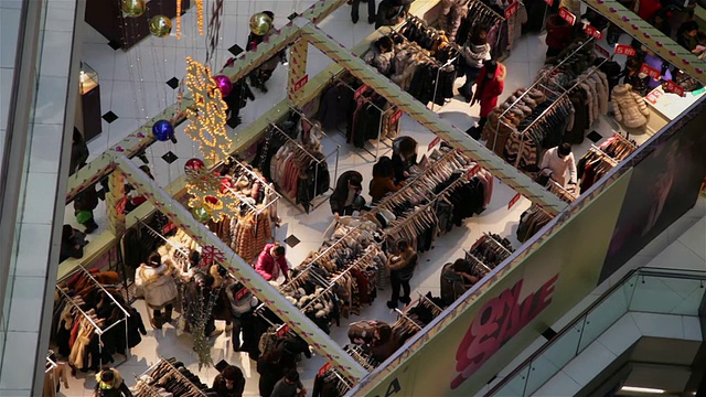 人们在购物中心购物/陕西西安，中国视频素材