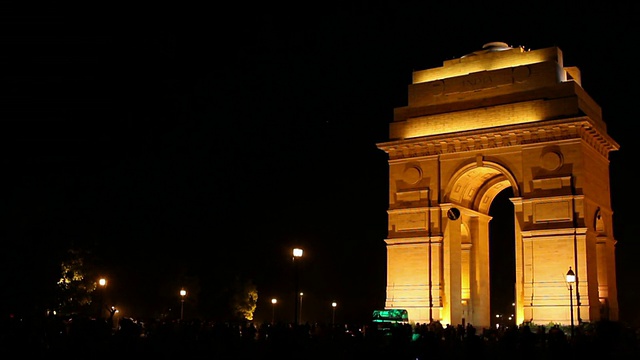 MS拍摄的纪念碑在晚上(印度门)/德里，印度视频素材