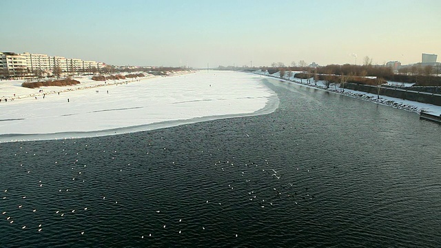 维也纳，冬天冰冻的多瑙河视频素材