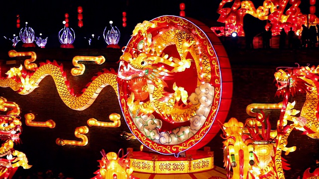 MS R/F为庆祝春节拍摄的龙灯/西安，陕西，中国视频素材