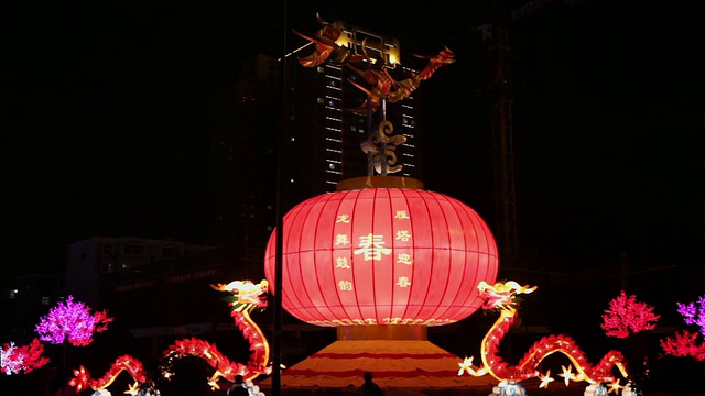 中国春节期间的彩灯装饰/陕西西安视频素材