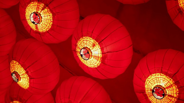 中国春节期间铜锅灯装饰/陕西西安，中国视频购买