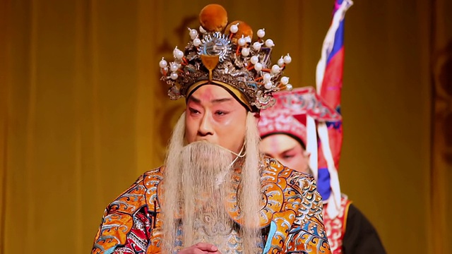 CU艺术家在传统剧场表演京剧/西安，陕西，中国视频下载