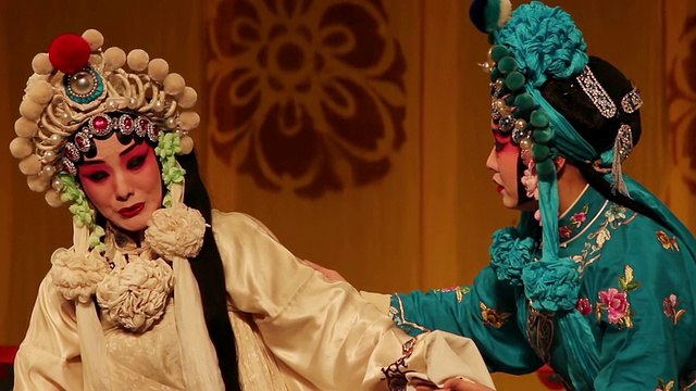 潘小姐在中国陕西西安传统剧场表演京剧视频下载