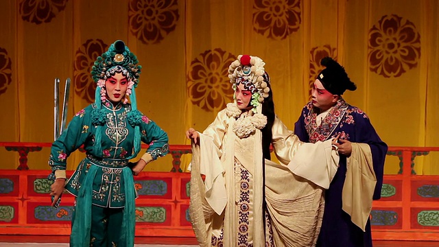 潘小姐在传统剧场表演京剧/西安，陕西，中国视频下载