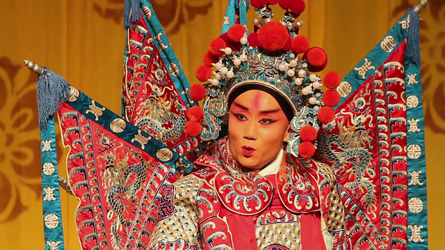 在中国陕西西安传统剧院表演京剧的演员视频下载