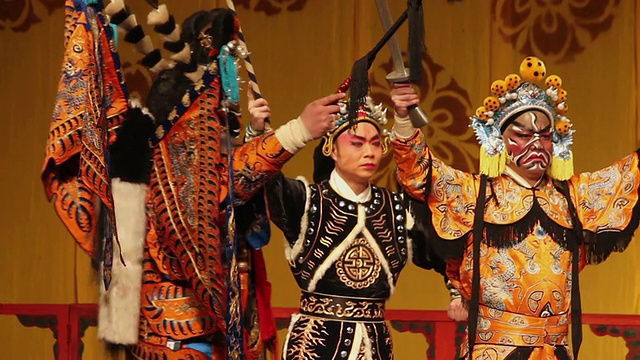 MS TS艺术家在传统剧场表演京剧/西安，陕西，中国视频购买