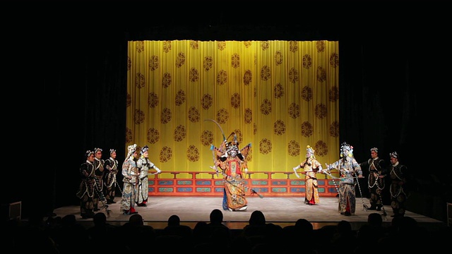 WS艺术家在传统剧场表演京剧/西安，陕西，中国视频下载