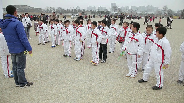 潘小姐学校孩子们参加跳绳活动/陕西西安，中国视频素材
