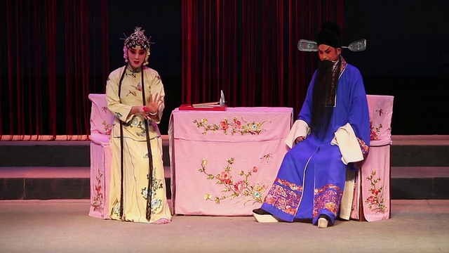 MS艺术家在剧场表演秦腔，秦腔是中国西北地区的代表性民间戏曲视频下载