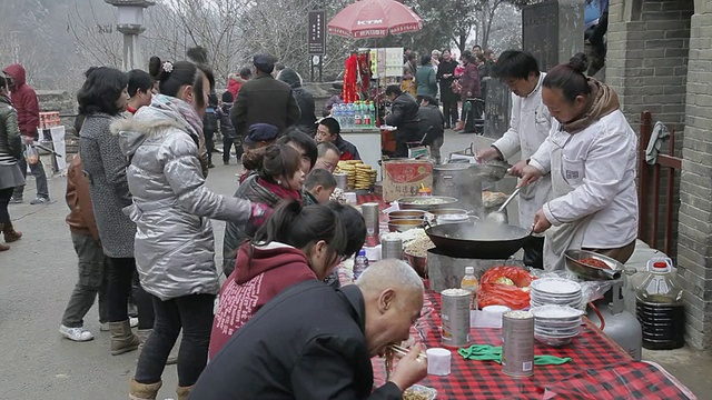 中国春节庙会的WS茶点/铜川，陕西，中国视频下载