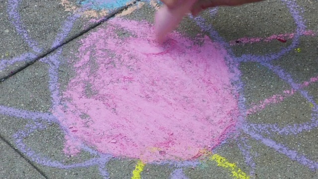 MS用粉笔手绘花在操场上/洛杉矶，加利福尼亚，美国视频素材