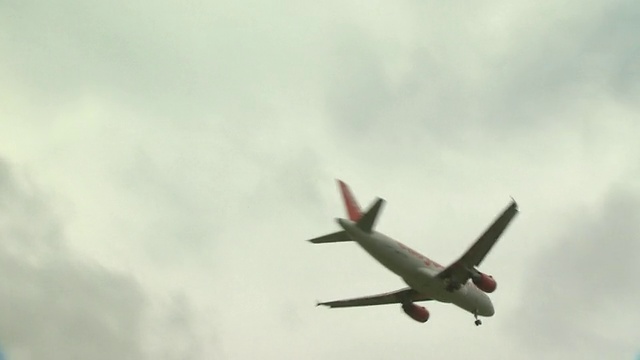 英国盖特威克机场，空客A319着陆进场视频下载