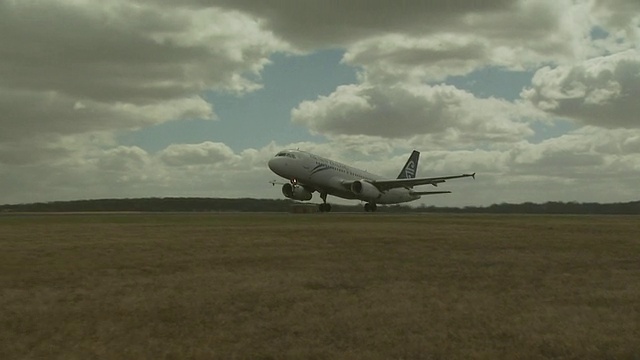 新西兰航空公司空客A320 ZK-OJM，澳大利亚墨尔本机场起飞视频下载