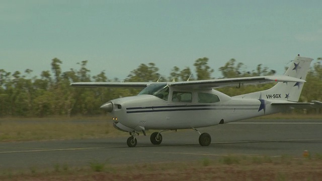 塞斯纳210N (VH-SGX)，澳大利亚视频下载