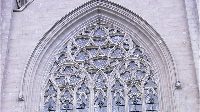 石头哥特式教堂窗户，阿马大教堂，北爱尔兰视频素材