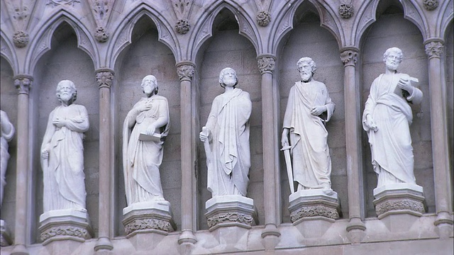 北爱尔兰阿马大教堂石像上的潘视频素材