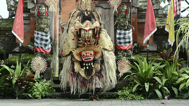 MS Barong舞蹈表演附近的寺庙音频/ Batubulan，巴厘岛，印度尼西亚视频下载