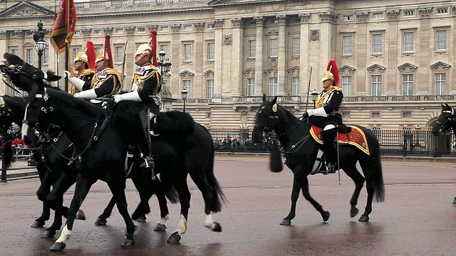 皇家骑兵在白金汉宫音频/英国伦敦视频素材