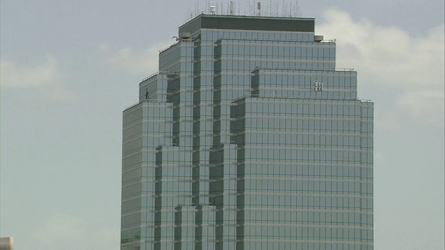 美国德克萨斯州达拉斯市中心的MS AERIAL ZO摩天大楼视频素材