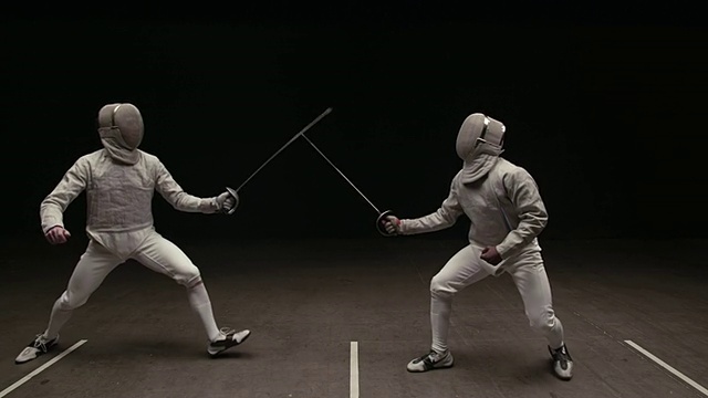 击剑运动员在比赛中猛击和出击视频下载