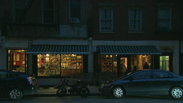 MS NIGHT side by side餐厅与遮阳篷/纽约，纽约，美国视频素材