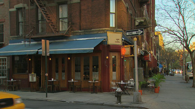 TS街角餐厅步行/不步行/纽约，纽约，美国视频素材