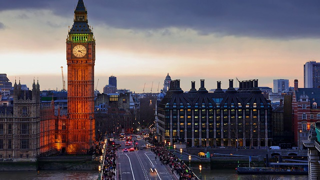 T/L LS大本钟和威斯敏斯特桥在日落/英国伦敦视频下载