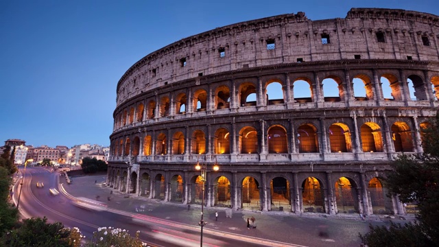 从T/L可以看到罗马斗兽场和意大利罗马的城市交通视频下载