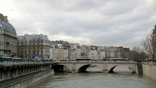 冬天，巴黎的桥视频下载
