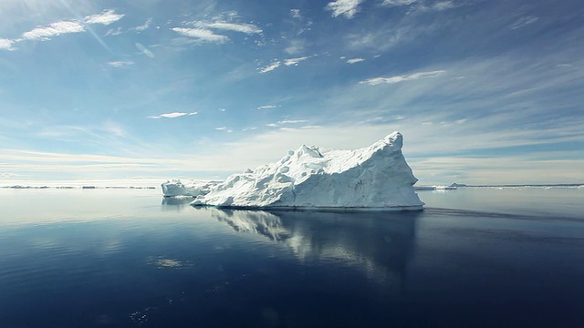 南极海峡的冰山视频下载