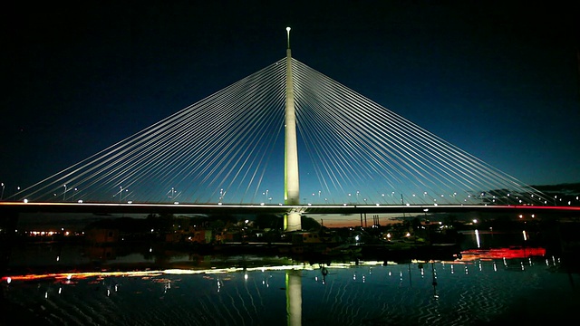 塞尔维亚贝尔格莱德:萨瓦河上的新桥视频素材