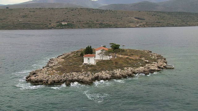 希腊，Sterea Ellada小岛上的小修道院视频下载