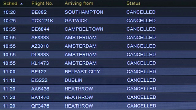 2010年5月，苏格兰格拉斯哥机场的航班到达板显示所有航班由于冰岛火山喷发的火山灰而取消视频下载