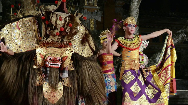 PAN Barong女士舞蹈表演在Puri Saraswati寺庙音频/乌布，巴厘岛，印度尼西亚，亚洲视频下载