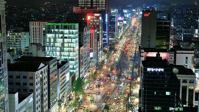 韩国首尔江南区江南大罗路的交通状况视频素材