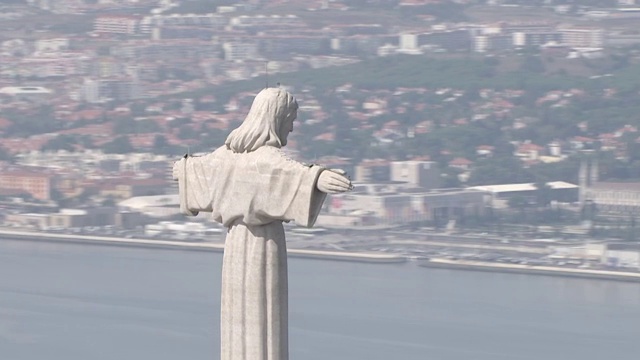 葡萄牙塞图巴尔的“Cristo Rei”和塔霍河/阿尔玛达的WS AERIAL DS ZI视图视频下载
