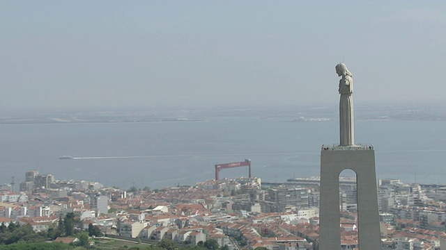 葡萄牙塞图巴尔的“Cristo Rei”和塔霍河/阿尔玛达的WS AERIAL DS ZI视图视频下载