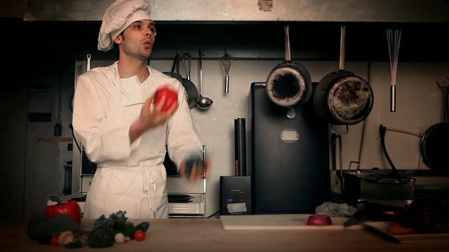 杂耍厨师视频素材