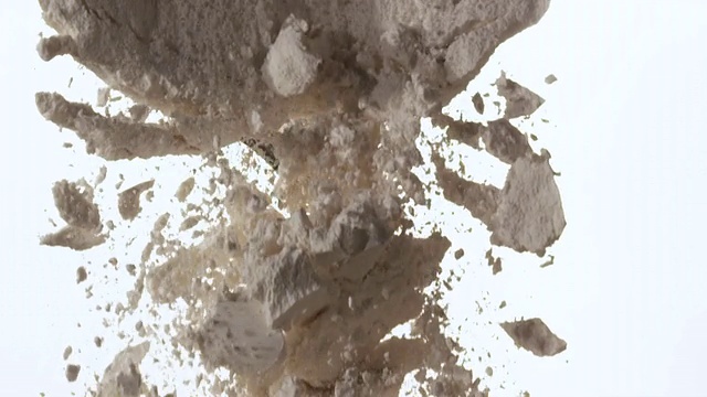 CU SLO MO面粉倒入大量杯/美国加州洛杉矶视频素材