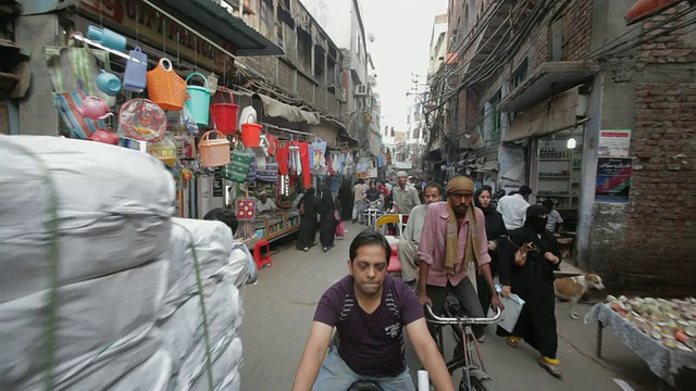 繁忙的市场街/新德里，印度视频素材