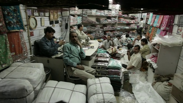 繁忙的市场街/新德里，印度视频素材