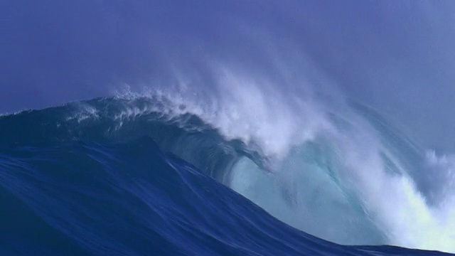 巨大的波浪视频素材