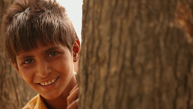 微笑的男孩，Faridabad，哈里亚纳邦，印度视频素材