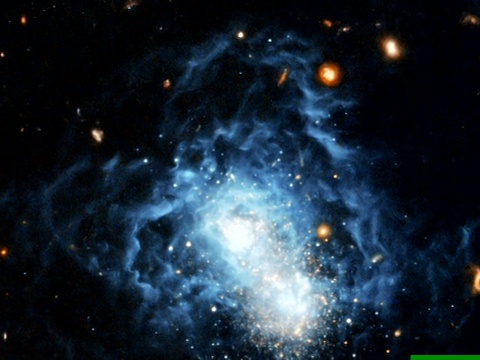摇摄哈勃望远镜拍摄的新照片I Zwicky 18。视频下载