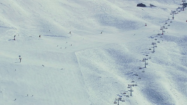 WS鸟瞰图在冰/瑞士滑雪视频素材
