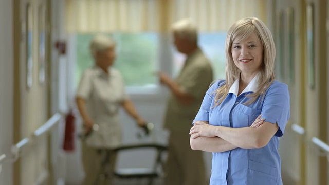 HD:养老院友善的护士视频素材